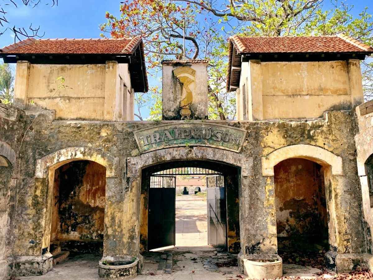 Hệ thống Nhà tù Côn Đảo lưu giữ nhiều dấu tích lịch sử gắn với những năm tháng đấu tranh của dân tộc.